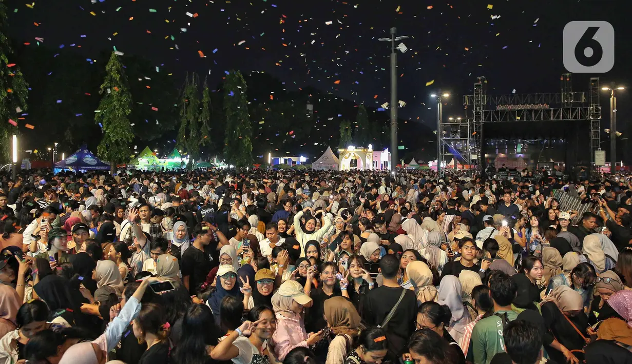 Di hari pertama, pengunjung KapanLagi Buka Bareng BRI Festival 2025 menikmati kehangatan malam minggu dengan penampilan Perunggu, V1RST, Reality Club, Juicy Luicy, Tulus sampai Bernadya. (Liputan6.com/Angga Yuniar)