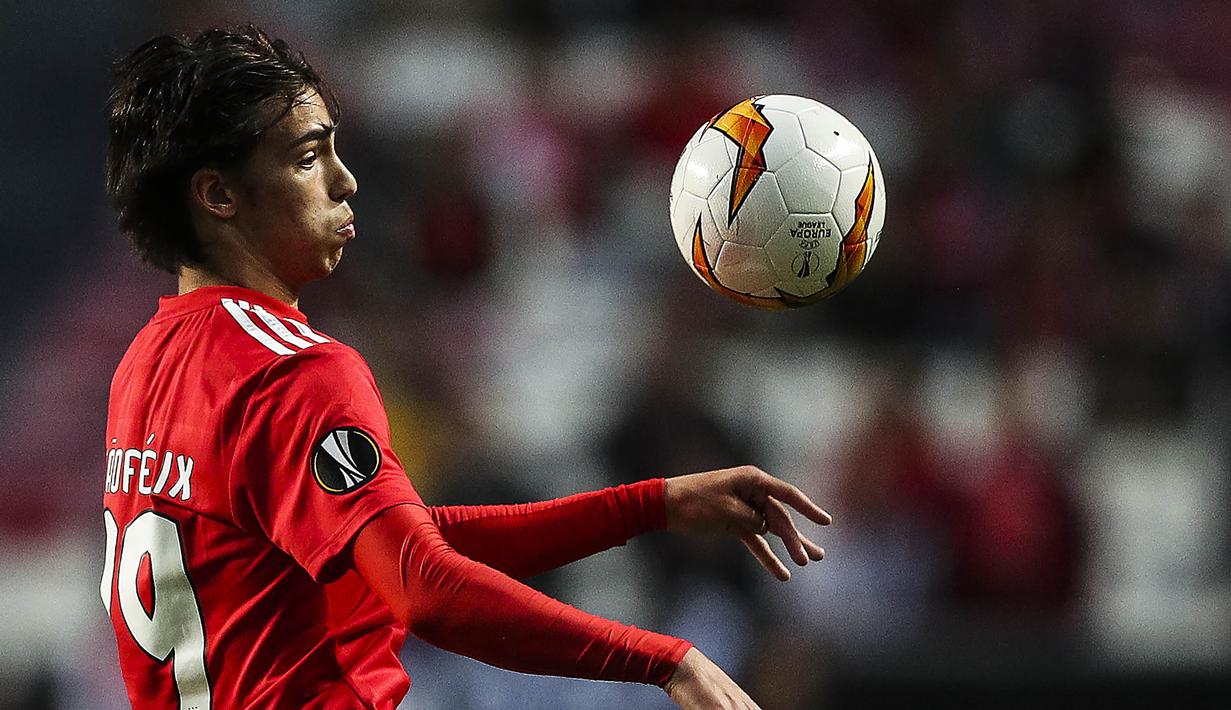 Musim lalu Joao Felix tampil memukau di Liga Portugal dengan mencetak 20 gol dari dari 43 laga bersama Benfica. (Photo by CARLOS COSTA / AFP)