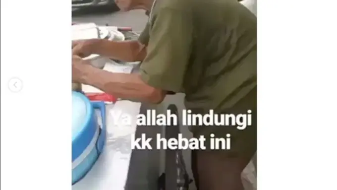 Kisah Perjuangan Kakek Penjual Cincau Hijau