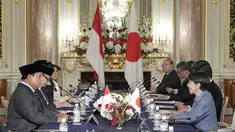 Presiden Republik Indonesia, Prabowo Subianto (kiri) dan Perdana Menteri Jepang Sanae Takaichi, saat mengadakan pertemuan di Istana Akasaka, Tokyo pada Selasa 31 Maret 2026. Presiden Republik Indonesia, Prabowo Subianto, mengadakan pertemuan bilateral dengan Perdana Menteri Jepang, Sanae Takaichi. (STR/JAPAN POOL/JIJI PRESS/AFP)