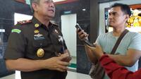 Kepala Kejaksaan Tinggi sulawesi Selatan, Firdaus Dewilmar berjanji segera menetapkan tersangka dalam dua kasus korupsi mega proyek DAK di Sulsel.(Liputan6.com/ Eka Hakim)