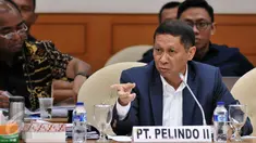 Dirut PT Pelabuhan Indonesia, RJ Lino ‎saat menghadiri rapat Pansus Pelindo II, Jakarta, Kamis (11/3/2015). RJ Lino mengatakan pengelolaan sendiri terminal peti kemas JICT lebih merugikan ketimbang dijalankan pihak asing. (Liputan6.com/Johan Tallo)