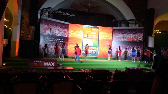Telkomsel bekerja sama dengan SuperSoccer TV meluncurkan VideoMAX SuperSoccer TV.