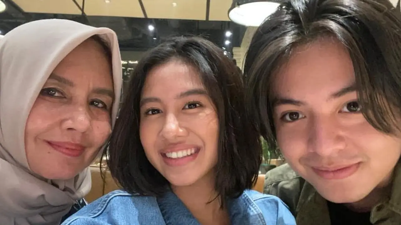 Sudah Akrab, Ini 6 Potret Kedekatan Angga Yunanda dan Ibu Shenina Cinnamon