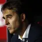 Pelatih Real Madrid, Julen Lopetegui, tampak kecewa usai ditaklukkan Sevilla pada laga La Liga di Stadion Ramon Sanchez Pizjuan, Rabu (26/9/2018). Sevilla menang 3-0 atas Real Madrid. (AP/Miguel Morenatti)