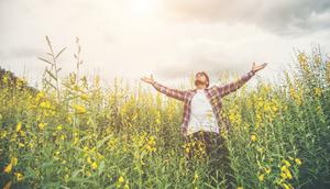 Ilustrasi semangat, motivasi, inspirasi, kebebasan, menikmati hidup. (Image by jcomp on Freepik)