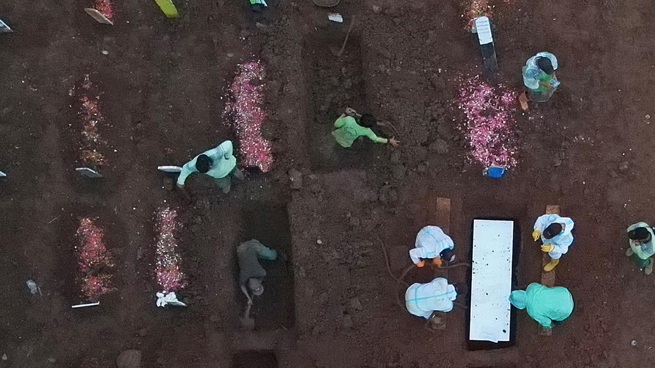 Baru Empat Hari,126 Jenazah COVID-19 Dimakamkan di TPU Bambu Apus