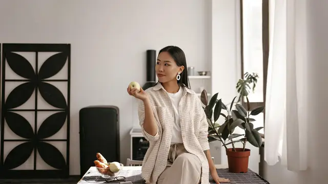 Rahasia Pagi Para Perempuan Sukses, Ini 5 Rutinitas yang Bisa Kamu Coba! - Cover