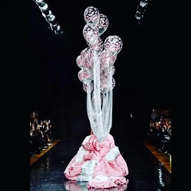 Inspirasi Gaun Pengantin Unik dan Cantik Berhiaskan Balon Helium