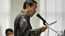 Terdakwa kasus dugaan korupsi proyek pengadaan teknologi informasi di perpustakaan pusat Universitas Indonesia Tafsir Nurchamid membacakan pembelaannya saat sidang di Pengadilan Tipikor, Jakarta, Rabu (19/11/2014). (Liputan6.com/Miftahul Hayat)