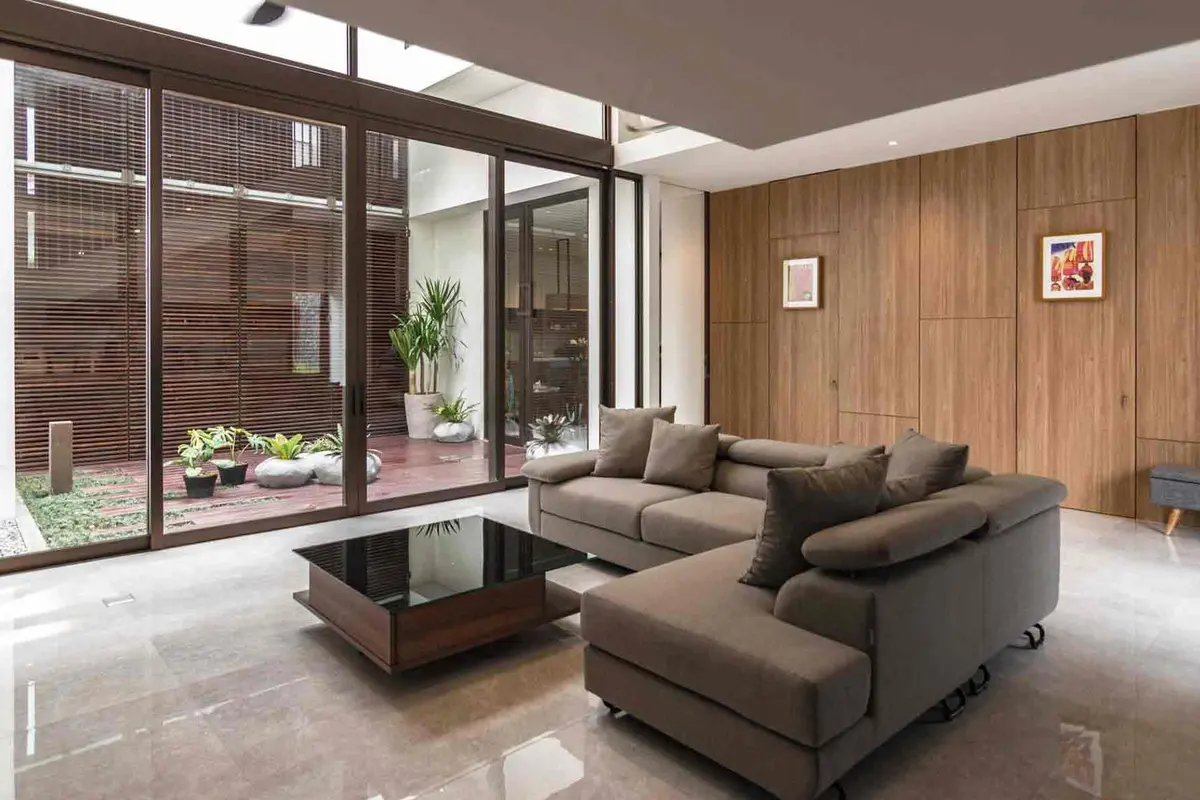 Perpaduan Material Kayu dalam Desain Rumah Modern Minimalis yang Elegan
