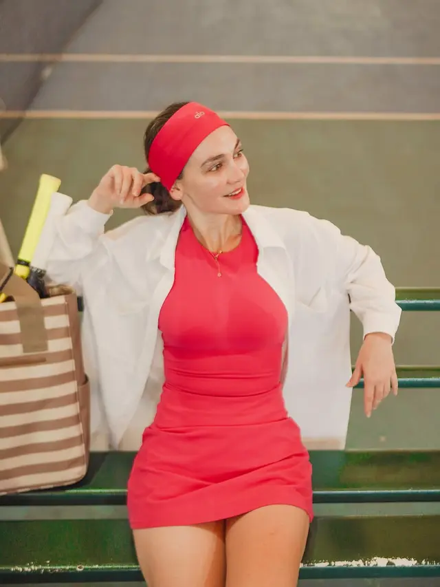 Outfit Olahraga Luna Maya