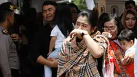Isak Tangis Iringi Pelepasan Jenazah Besan Presiden Jokowi