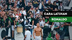 Petinju kelas berat asal Inggris, Anthony Joshua mencoba mengikuti cara latihan Cristiano Ronaldo.