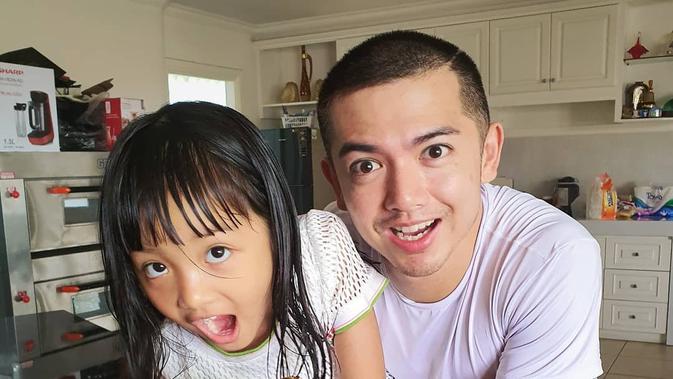Nicky Tirta bersama Buah Hatinya (Sumber: Instagram/nickytirta)