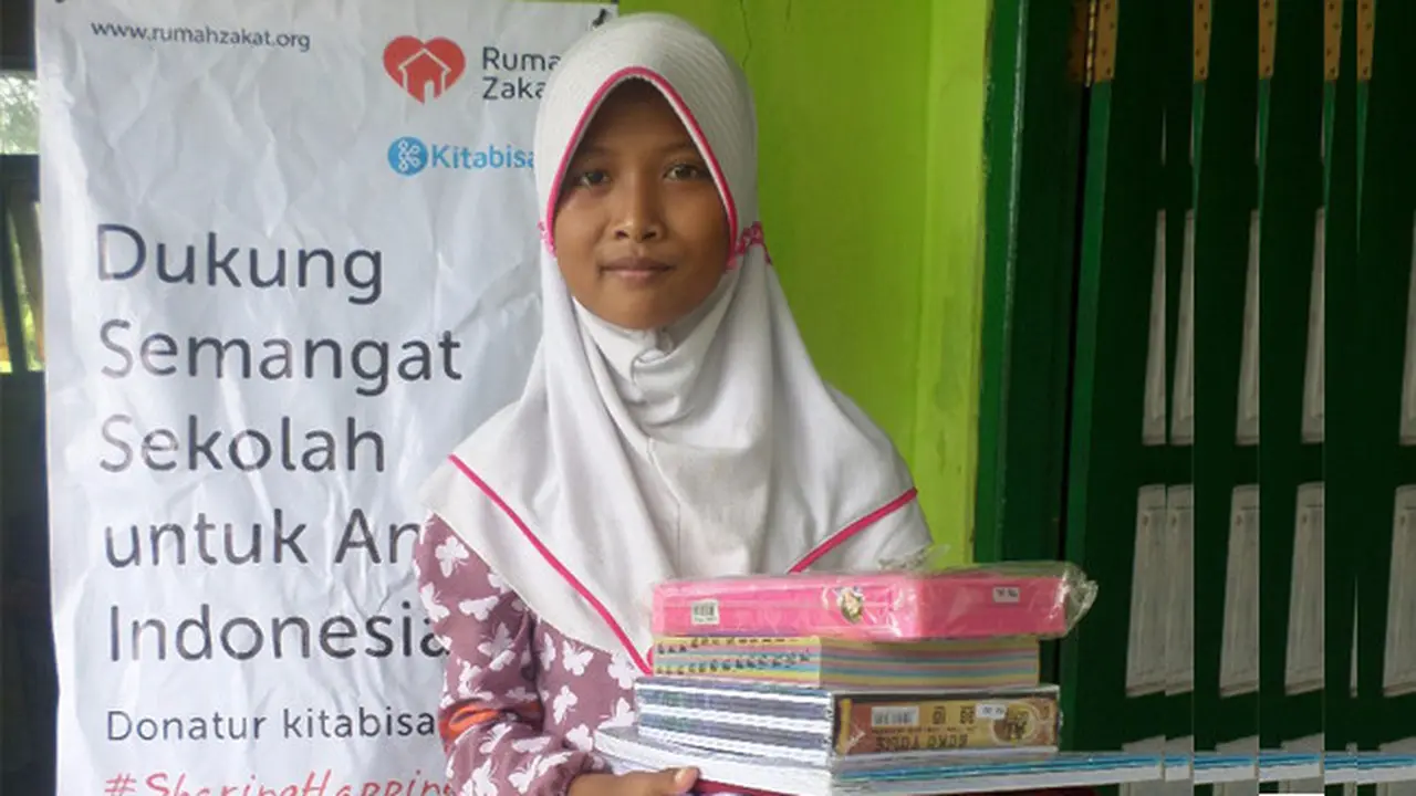 687 Anak di Kalibaru Ceria, Dapat Bantuan Sekolah di Hari Pertama