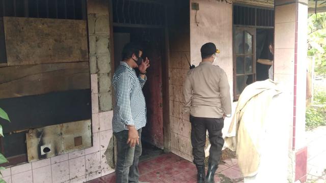 Rumah salah satu pria yang berkelahi