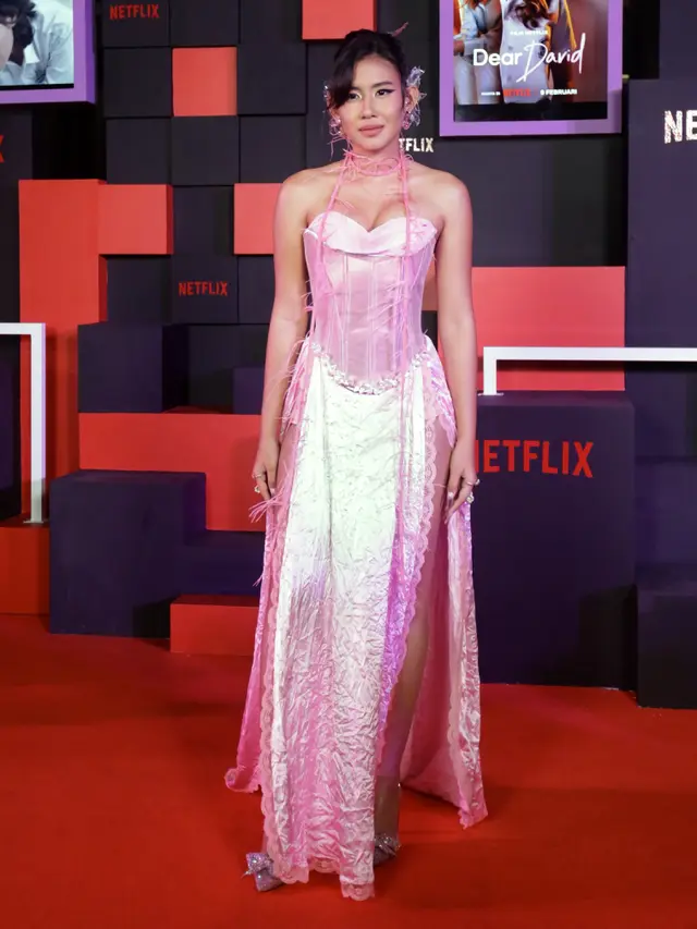 Shenina Cinnamon di Gala Premiere film Dear David, Rabu (8/2/2023). (Foto: Bambang E. Ros/Fimela)