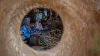 Para pekerja membuat keranjang dari bambu di tempat kerja mereka, Sleman, Yogyakarta pada 9 April 2025. (DEVI RAHMAN/AFP)