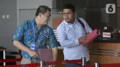 Kepala Sekretariat DPP PDIP, Yoseph Aryo Adhi Darmo usai menjalani pemeriksaan penyidik di Gedung KPK, Jakarta, Kamis (13/2/2020). Yoseph Aryo Adhi Darmo diperiksa sebagai saksi terkait kasus dugaan penerimaan hadiah atau janji penetapan anggota DPR Terpilih 2019-2024. (merdeka.com/Dwi Narwoko)