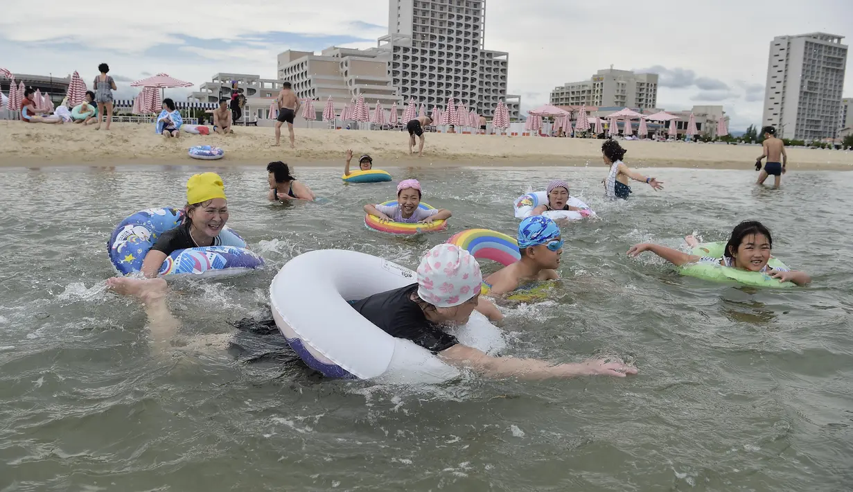 Sebelumnya, pada pekan lalu, pemimpin Korea Utara Kim Jong Un mengatakan bahwa pembangunan kawasan wisata itu akan menjadi salah satu kesuksesan terbesar tahun ini. (KIM Won Jin/AFP)