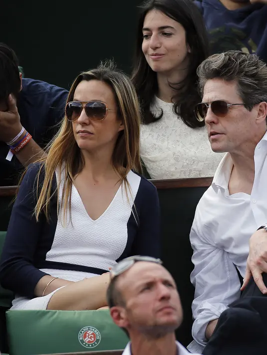 Wanita berusia 35 tahun ini telah memiliki tiga anak dengan Hugh Grant. Beberapa waktu lalu pun ia terlihat sedang berjalan di Chelsea, London Barat dengan perutnya yang membesar. (Bintang/EPA)