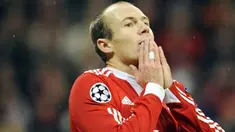 Kekecewaan winger Bayern Muenchen, Arjen Robben setelah timnya kalah 0-2 dari Bordeaux di penyisihan Grup A Liga Champions yang digelar di Allianz-Arena, 3 November 2009. AFP PHOTO DDP / OLIVER LANG 