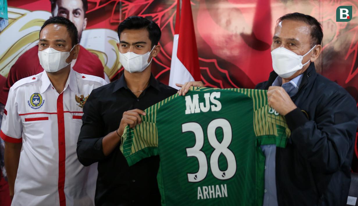 Pratama Arhan dikontrak Tokyo Verdy selama dua musim. Kedatangan Pratama Arhan membuat pos bek sayap kiri Tokyo Verdy penuh sesak. Pesepak bola berkaki kidal itu perlu bersaing dengan dua pemain untuk merebut posisi utama. (Bola.com/Bagaskara Lazuardi)