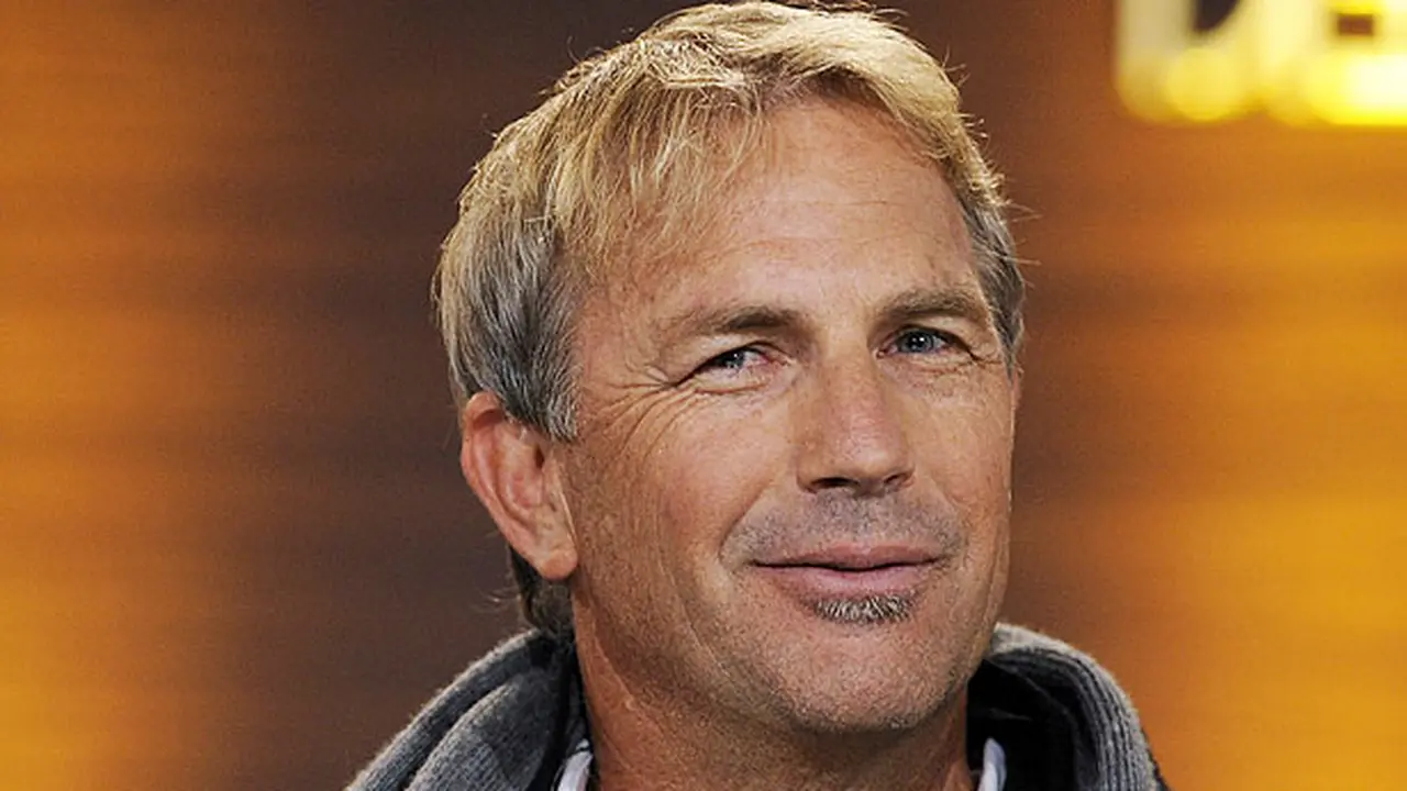 Kevin Costner Ingin Sutradarai Trilogi Film Koboi