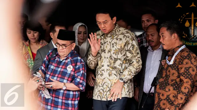 20161201-Tak Ditahan, Ahok Tinggalkan Kejagung-Jakarta