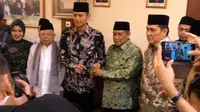 Bakal calon pimpinan DKI Jakarta Agus Harimurti Yudhoyono dan Sylviana Murni menyambangi kantor Pengurus Besar NU. (Liputan6.com/Ahmad Romadoni)