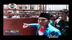Demo ratusan mahasiswa yang menolak kenaikan setoran BPJS di DPRD Sampang, Madura berakhir ricuh.