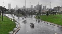 Jalanan di Jeddah terlihat tergenang air banjir setelah hujan lebat pada Kamis 24 November 2022. (SPA)