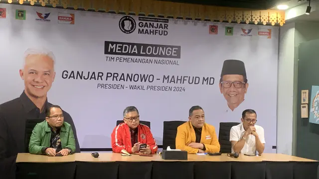 Sekretaris Jenderal (Sekjen) PDI Perjuangan Hasto Kristiyanto saat konferensi pers seluruh sekjen parpol pendukung Ganjar-Mahfud di Jakarta, Kamis (21/3/2024). (Liputan6.com/Delvira Hutabarat)