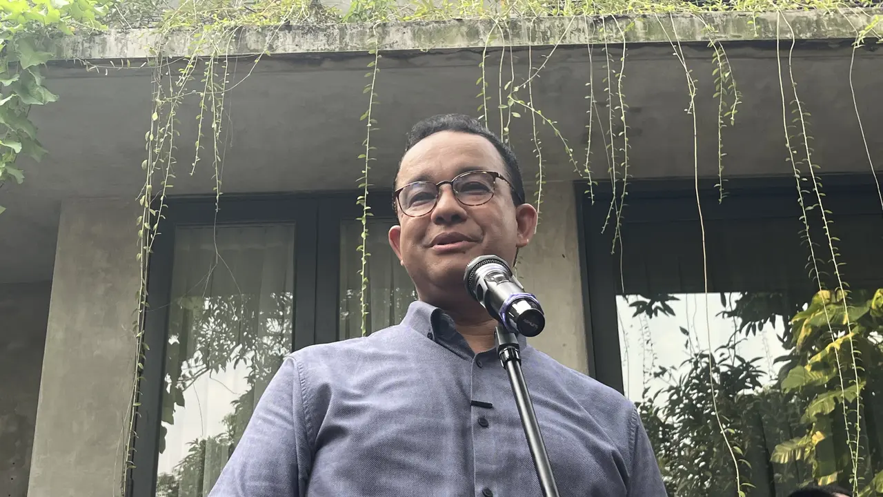 Mantan calon presiden (capres) Anies Baswedan Saat ditemui awak media di kediamannya, Jalan Lebak Bulus Dalam, Cilandak, Jakarta Selatan, Selasa (7/5/2024).