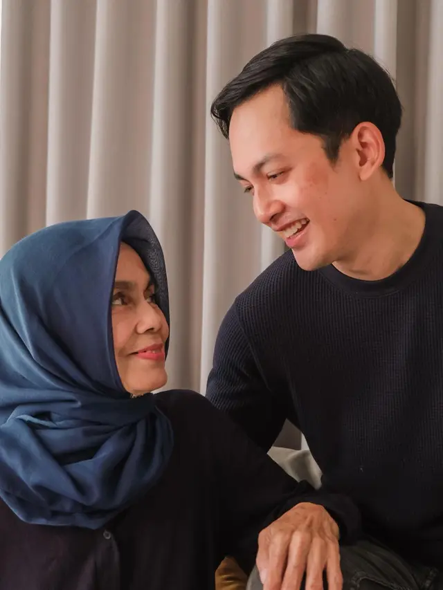 Kebersamaan Kiki Farrel dan Ibu