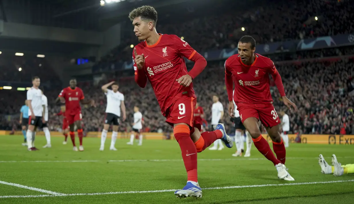 Liverpool unggul lebih dulu melalui Ibrahima Konate sebelum disamakan Goncalo Ramos. The Reds kemudian bisa menambah dua gol melalui Roberto Firmino. (AP/Jon Super)