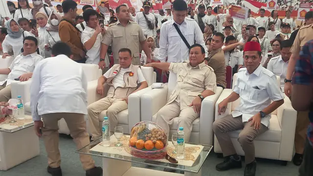 Partai Gerindra  menggelar konsolidasi akbar wilayah Jakarta Timur di GOR Velodrome, Minggu (16/7/2023).
