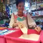 Sepekan terakhir, harga beras di pasar tradisional di Palembang naik antara Rp 8.000 hingga Rp 10.000 per karung (Liputan6.com / Nefri Inge)