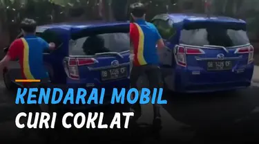 Seorang pria mengendarai sebuah mobil kabur setelah mencuri coklat di minimarket .