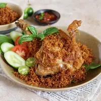 Resep Ayam Serundeng Kelapa./Copyright shutterstock.com/g/kiki_dauli