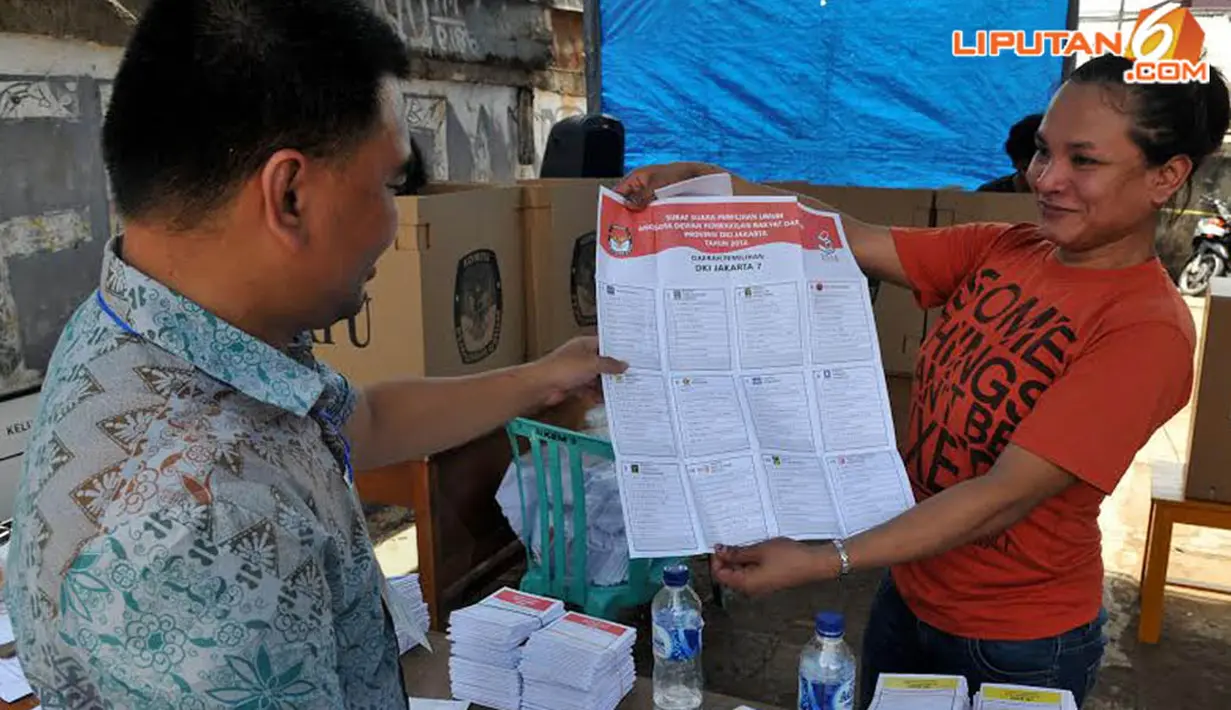 Mereka memilih tidak golput dan menjalankan haknya dalam pemilu legislatif (Liputan6.com/Johan Tallo)