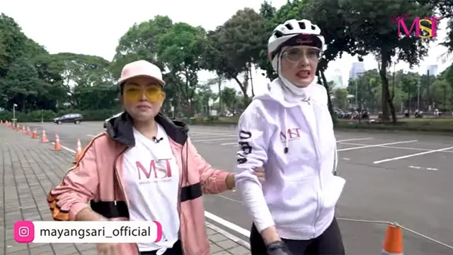 [Fimela] Mayangsari bersepeda