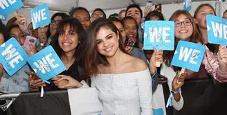 Sejak memiliki hubungan spesial dengan The Weeknd, nama Selena Gomez semakin ramai menjadi bahan perbincangan publik. Berbagai hal yang dilakukannya kerap ingin diketahui masyarakat, terutama penggemarnya. (Instagram/selenagomez)