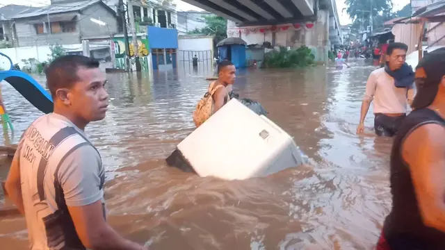 Pemukiman di bawah flyover Kalibata, Jakarta Selatan, salah satu lokasi banjir Jakarta, Rabu (1/1/2020). (Merdeka.com/Ronald)