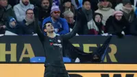 Penyerang Chelsea, Alvaro Morata melakukan selebrasi usai mencetak gol ke gawang Leicester City pada perempatfinal Piala FA di stadion King Power, Inggris (18/3). The Blues akan menghadapi Southampton pada laga semifinal. (AP Photo / Frank Augstein)