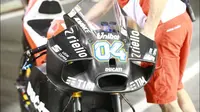 Ducati mengubah kembali fairingnya. Fairing baru ini relatif "radikal" dipakai pada hari kedua tes pra musim di Qatar, Sabtu pekan lalu (Foto: crash.net). 