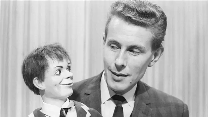 Ketika Boneka Membantu Seorang 'Ventriloquist' Menemukan Jodoh