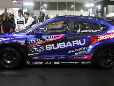 Garasi Drift Team secara resmi memperkenalkan Subaru Crosstrek Family Driftster pada gelaran Indonesia International Motor Show (IIMS) 2025 di JIExpo Kemayoran, Jakarta, Kamis (13/2/2025). (Liputan6.com/Herman Zakharia)