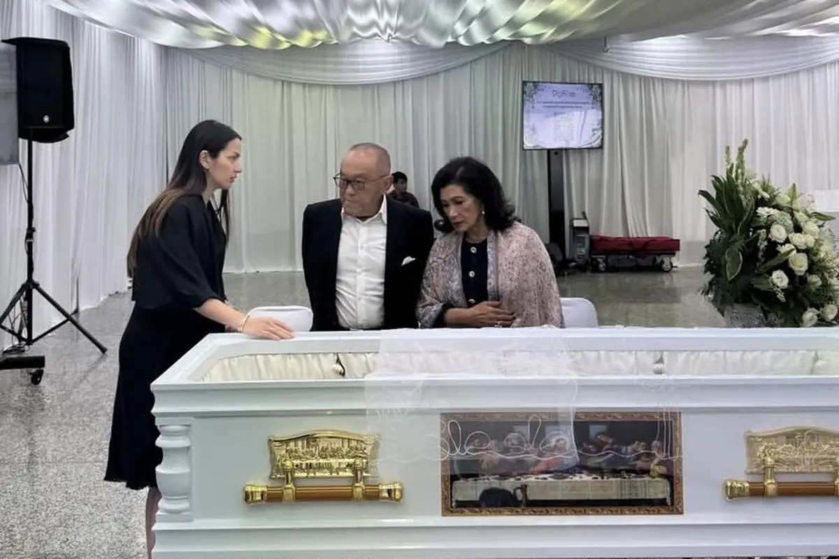 Nia Ramadhani di Rumah Duka hingga Pemakaman Nenek Tercinta